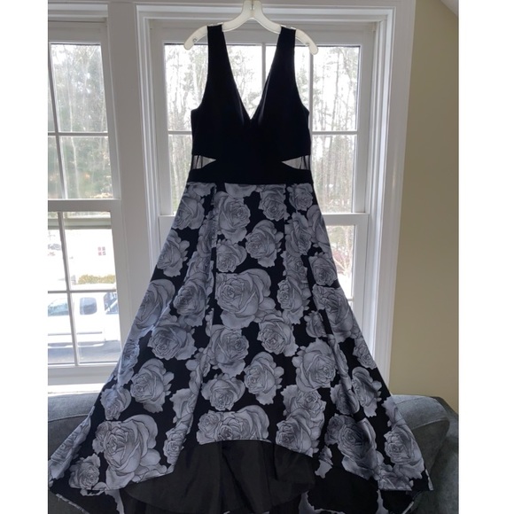 XSCAPE FORMAL PROM DRESS FROM DAVID’S BRIDAL - Picture 2 of 3